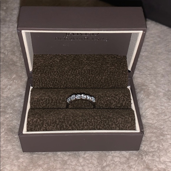 Ring - Picture 1 of 2